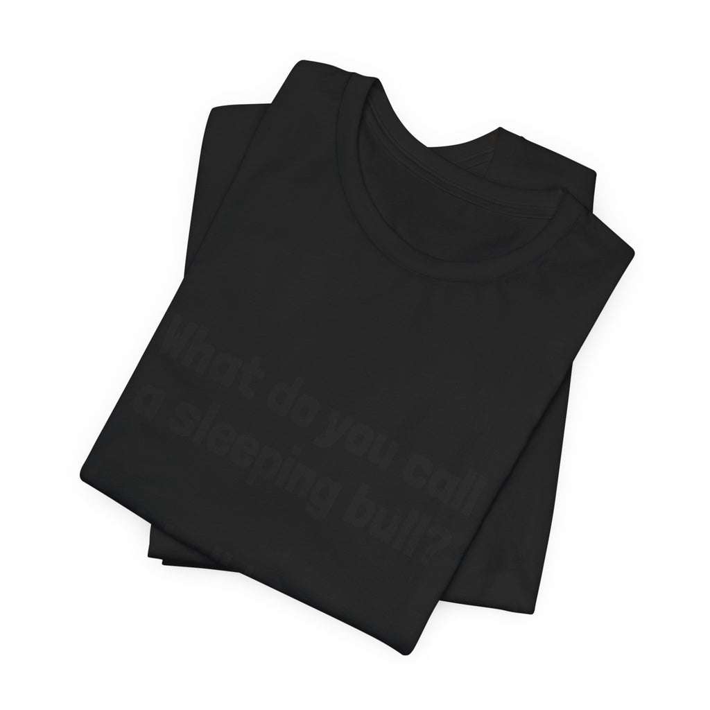 Funny Joke T-Shirt "What do you call a sleeping bull? A bulldozer."